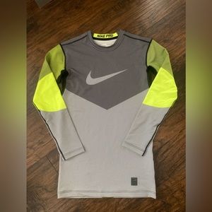Nike pro workout top
